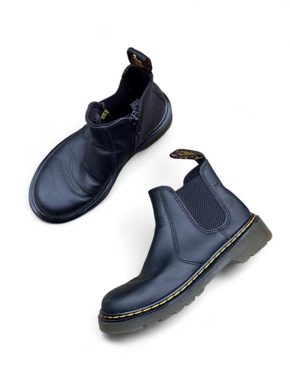 Dr. Martens 2976 Chelsea Boots – Smooth Black Leather, Kids 1